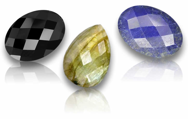 أحجار كريمة مقطوعة على شكل وردة بنمط قطع عتيق