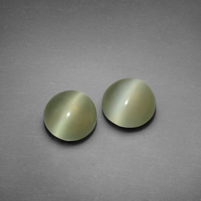 Actinolite Cat's Eye طبيعي بلون أخضر، وزن ‎‎ قيراط، شكل دائري، مقاس ‎7.01‎ مم