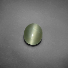 Actinolite Cat's Eye طبيعي بلون أخضر، وزن ‎1.93‎ قيراط، شكل بيضاوى، مقاس ‎9.2x7.4‎ مم