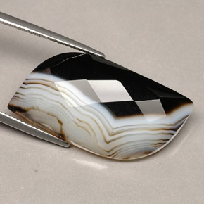 عقيق متعدد الألوان طبيعي، شكل خيالي، 27.84 قيراط، غير شفاف