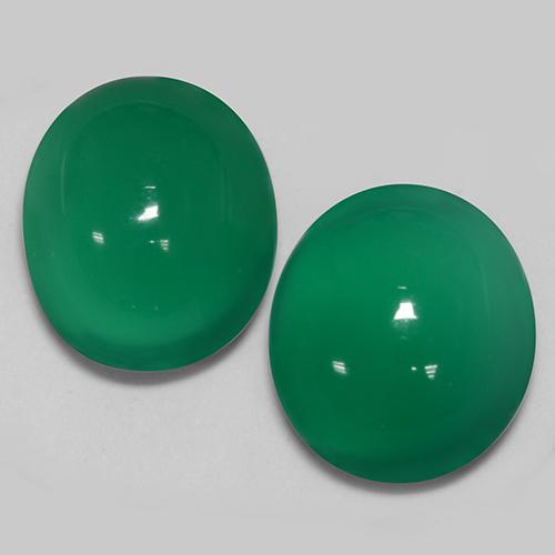 أحجار عقيق أخضر متوسط طبيعية، قصة بيضاوى، نصف شفاف، وزنها 5.81 قيراط