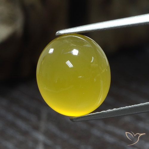 عقيق أصفر عسلى فاتح طبيعي، بيضوي، 5.73 قيراط، نصف شفاف