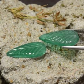 أحجار عقيق أخضر متوسط طبيعية، فانسى، نصف شفاف، وزنها 6.05 قيراط