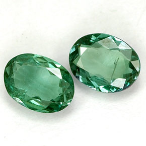 أحجار الكسندريت أخضر/أحمر طبيعية، قصة بيضاوى، قليلا جدا، وزنها  قيراط