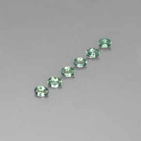 أحجار الكسندريت أخضر/أحمر طبيعية، قصة بيضاوى، قليلا جدا، وزنها  قيراط