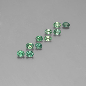 أحجار الكسندريت أخضر/أحمر طبيعية، قصة بيضاوى، قليلا جدا، وزنها  قيراط