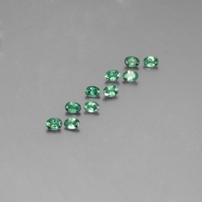 أحجار الكسندريت أخضر/أحمر طبيعية، قصة بيضاوى، قليلا جدا، وزنها  قيراط