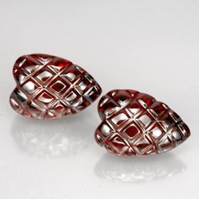 أحجار عقيق الألماندين أحمر غامق طبيعية، شكل القلب، نصف شفاف، وزنها  قيراط