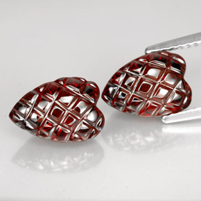 أحجار عقيق الألماندين أحمر غامق طبيعية، شكل القلب، نصف شفاف، وزنها  قيراط