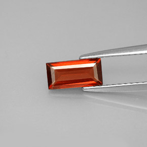 عقيق الألماندين أحمر طبيعي، باجيت، 0.93 قيراط، قليلا جدا