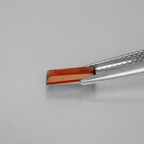 عقيق الألماندين أحمر برتقالي طبيعي، باجيت، 0.71 قيراط، قليلا جدا