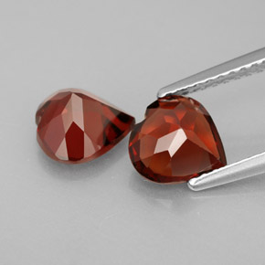 أحجار عقيق الألماندين أحمر غامق طبيعية، شكل القلب، VVS-VS، وزنها  قيراط