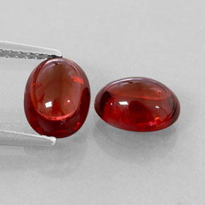 أحجار عقيق الألماندين أحمر غامق طبيعية، شفاف، شفاف / نصف شفاف، وزنها  قيراط