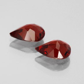 أحجار عقيق الألماندين أحمر غامق طبيعية، شكل الكمثرى، VVS-VS، وزنها  قيراط