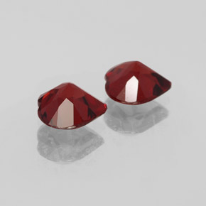 أحجار عقيق الألماندين أحمر غامق طبيعية، شكل القلب، VVS-VS، وزنها  قيراط
