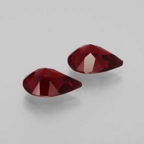 أحجار عقيق الألماندين أحمر غامق طبيعية، شكل الكمثرى، VVS، وزنها  قيراط