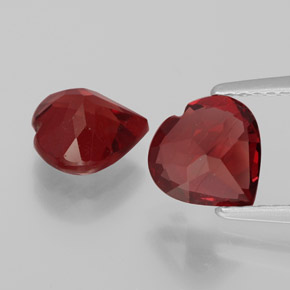 أحجار عقيق الألماندين أحمر غامق طبيعية، شكل القلب، قليلا جدا، وزنها  قيراط