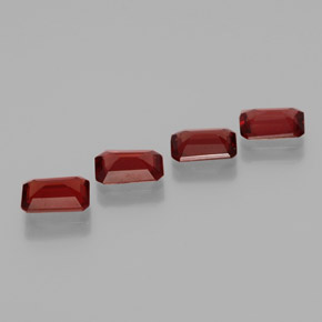 أحجار عقيق الألماندين أحمر غامق طبيعية، قص الزمرد، VVS-VS، وزنها  قيراط