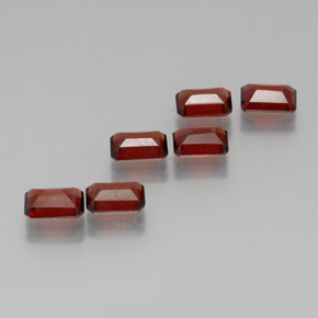 أحجار عقيق الألماندين أحمر طبيعية، قص الزمرد، قليلا جدا، وزنها  قيراط