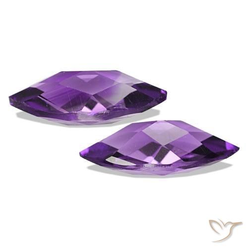 جمشت طبيعي بلون Medium Dark-Violet، وزن ‎0.95‎ قيراط، شكل ماركيز، مقاس ‎8.2x4.1‎ مم