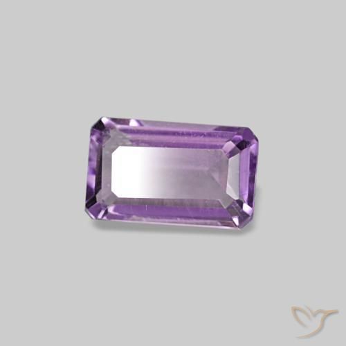 جمشت طبيعي بلون بنفسجى متوسط، وزن ‎0.29‎ قيراط، شكل قص الزمرد، مقاس ‎5.2x3.1‎ مم