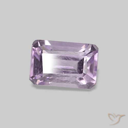 جمشت طبيعي بلون Medium Light-Violet، وزن ‎0.60‎ قيراط، شكل قص الزمرد، مقاس ‎6x4‎ مم