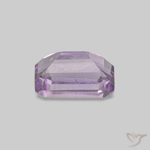 جمشت طبيعي بلون Medium Light-Violet، وزن ‎0.60‎ قيراط، شكل قص الزمرد، مقاس ‎6x4‎ مم
