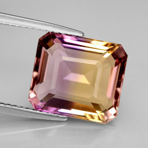 أمترين طبيعي بلون ثنائية اللون، وزن ‎6.21‎ قيراط، شكل قص الزمرد، مقاس ‎11.8x10.5‎ مم
