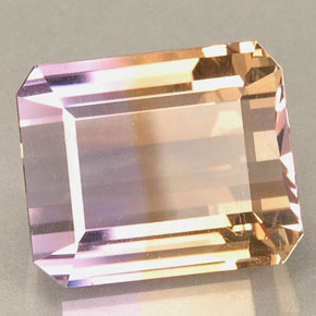 أمترين طبيعي بلون Violet Golden، وزن ‎23.37‎ قيراط، شكل قص الزمرد، مقاس ‎17.2x14.1‎ مم