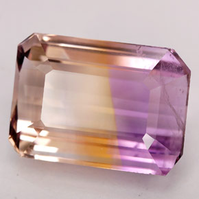 أمترين طبيعي بلون Violet Golden، وزن ‎16.32‎ قيراط، شكل قص الزمرد، مقاس ‎17.6x12.5‎ مم