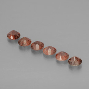 أحجار اندلوسيت متعدد الألوان طبيعية، قصة دائرى، قليلا جدا، وزنها 1.26 قيراط