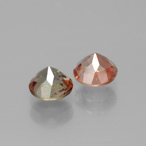 أحجار اندلوسيت متعدد الألوان طبيعية، قصة دائرى، قليلا جدا، وزنها  قيراط