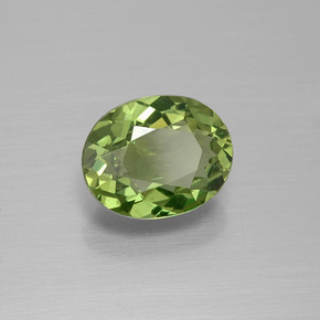 أباتيت طبيعي بلون أخضر دافئ، وزن ‎1.88‎ قيراط، شكل بيضاوى، مقاس ‎8.9x7.2‎ مم