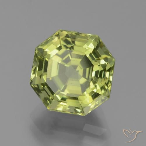 الأباتيت Medium Light Green طبيعي، ثمانى / قصة زمرد، 5.10 قيراط، قليلا جدا