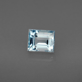 أكوامارين طبيعي بلون أزرق فاتح، وزن ‎0.86‎ قيراط، شكل باغيت، مقاس ‎5.9x4.9‎ مم