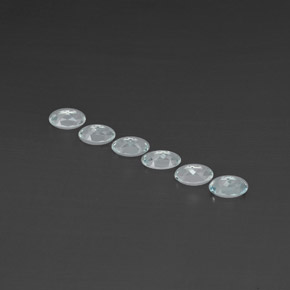 أحجار زبرجد أو أكوامارين أزرق فاتح طبيعية، قصة بيضاوى، VVS-VS، وزنها  قيراط