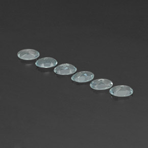 أحجار زبرجد أو أكوامارين أزرق فاتح طبيعية، قصة بيضاوى، VVS، وزنها  قيراط