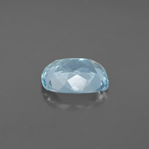 أكوامارين طبيعي بلون أزرق فاتح، وزن ‎2.37‎ قيراط، شكل قطع وسادة، مقاس ‎10.1x7.9‎ مم