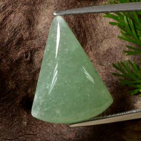 افينتورين أخضر طبيعي، مثلثى، 12.64 قيراط، نصف شفاف