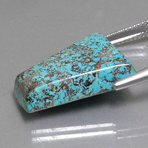 أزوريت طبيعي بلون أزرق متعدد الألوان، وزن ‎13.18‎ قيراط، شكل شكل خيالي، مقاس ‎20.7x16.9‎ مم