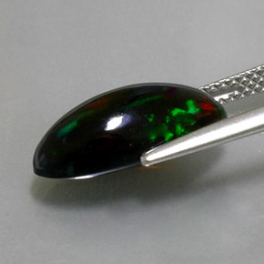 أوبال أسود طبيعي بلون متعدد الألوان، وزن ‎2.74‎ قيراط، شكل ماركيز، مقاس ‎15.3x7.1‎ مم
