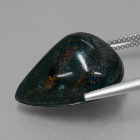 حجر الدم أخضر منقط طبيعي، شكل الكمثرى، 17.38 قيراط، غير شفاف