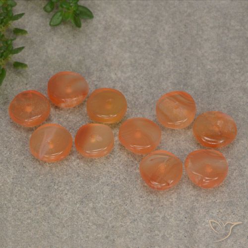 أحجار كارنيليان برتقالى مشمشى دافئ طبيعية، شكل خيالي، نصف شفاف، وزنها 6.11 قيراط