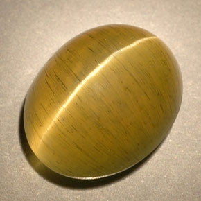 أباتيت عين القط طبيعي بلون أصفر أخضر، وزن ‎3.77‎ قيراط، شكل شفاف، مقاس ‎10.1x8.1‎ مم