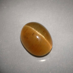 Cat's Eye Apatite طبيعي بلون عسلي، وزن ‎3.94‎ قيراط، شكل شفاف، مقاس ‎9.8x7.4‎ مم