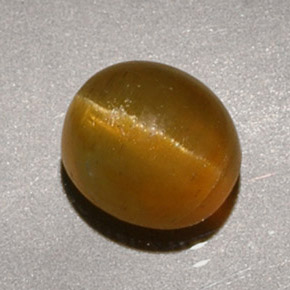 Cat's Eye Apatite طبيعي بلون عسلي، وزن ‎1.90‎ قيراط، شكل بيضاوى، مقاس ‎6.9x6.2‎ مم