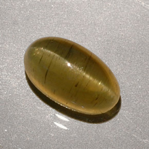 Cat's Eye Apatite طبيعي بلون ذهبي مخضر، وزن ‎1.96‎ قيراط، شكل بيضاوى، مقاس ‎8.6x5‎ مم