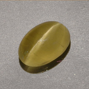 Cat's Eye Apatite طبيعي بلون ذهبي مخضر، وزن ‎1.40‎ قيراط، شكل بيضاوى، مقاس ‎7.7x5.3‎ مم