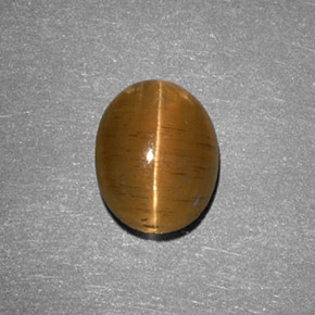 Cat's Eye Apatite طبيعي بلون ذهبي مخضر، وزن ‎2.05‎ قيراط، شكل بيضاوى، مقاس ‎8.6x7‎ مم