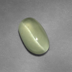 Cat's Eye Apatite طبيعي بلون أخضر ذهبي، وزن ‎1.64‎ قيراط، شكل شفاف، مقاس ‎9.3x5.5‎ مم